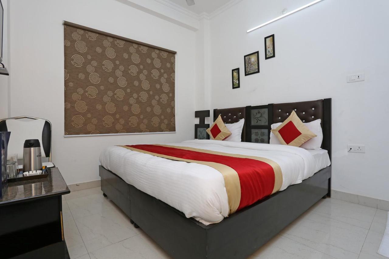 Oyo 11306 Ss Hotel Горакпур Екстериор снимка