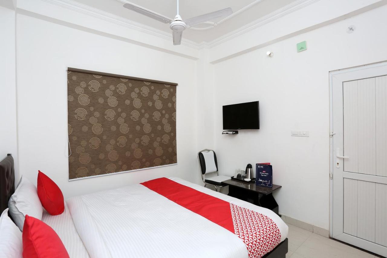 Oyo 11306 Ss Hotel Горакпур Екстериор снимка