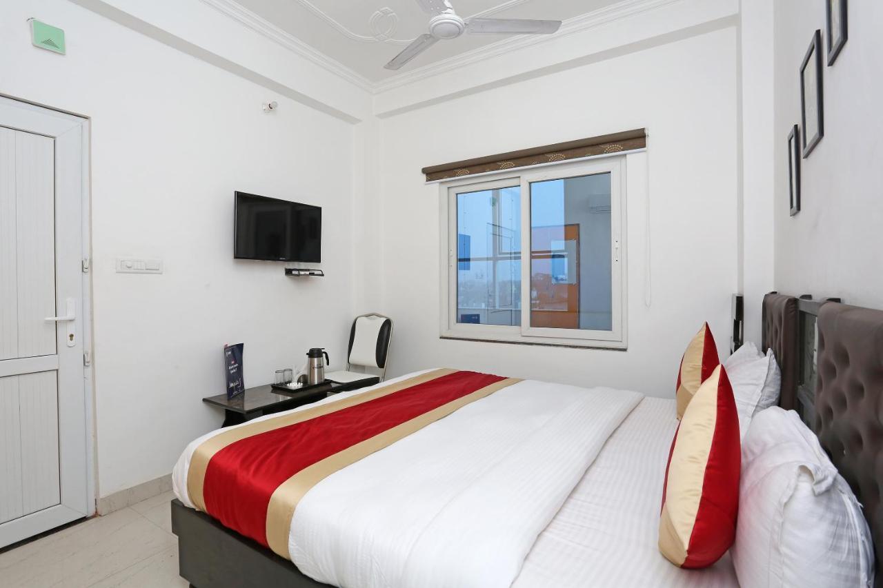 Oyo 11306 Ss Hotel Горакпур Екстериор снимка