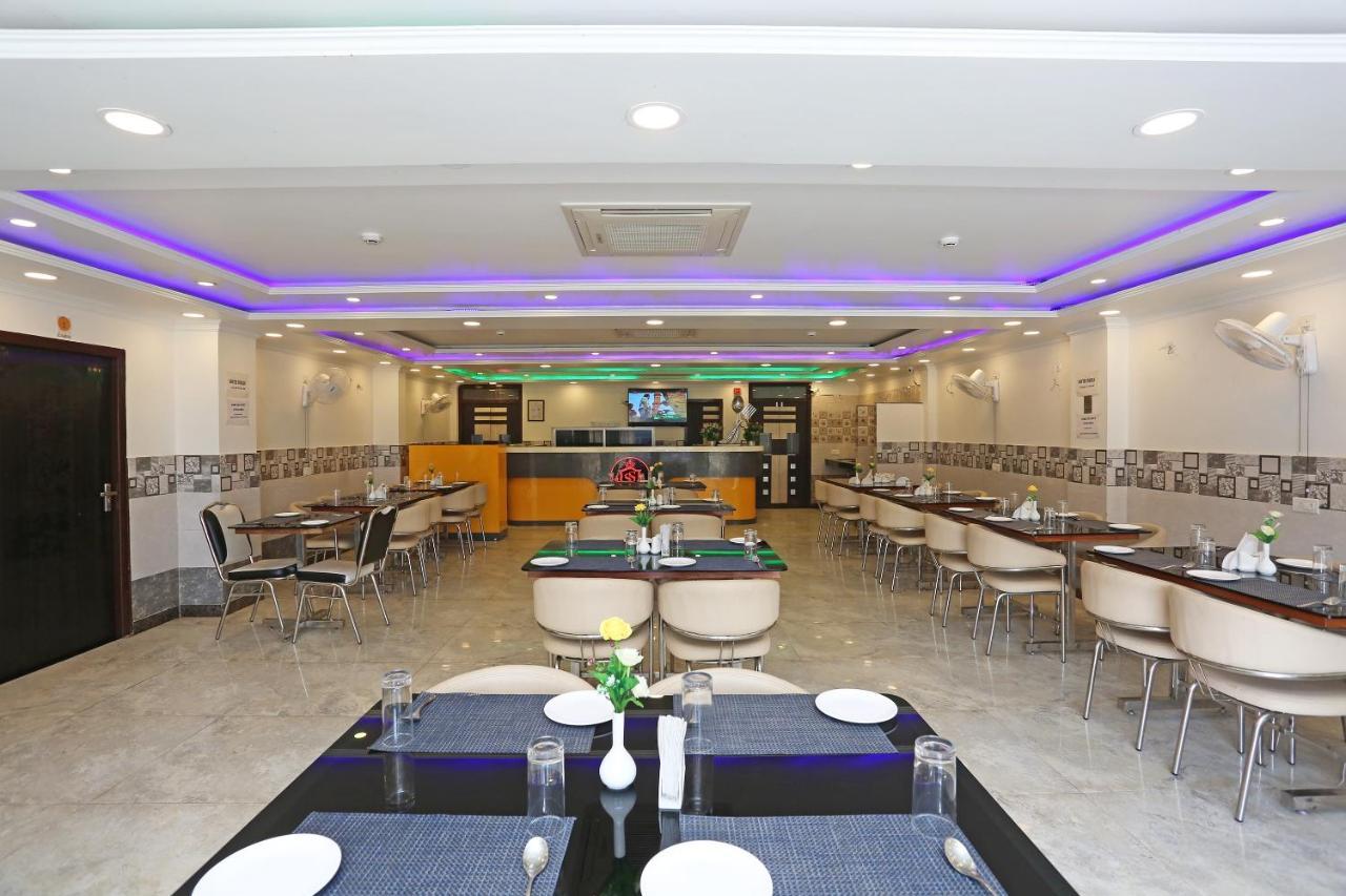 Oyo 11306 Ss Hotel Горакпур Екстериор снимка