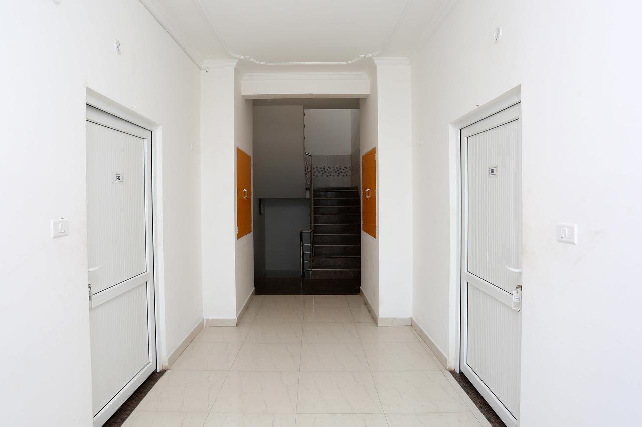 Oyo 11306 Ss Hotel Горакпур Екстериор снимка