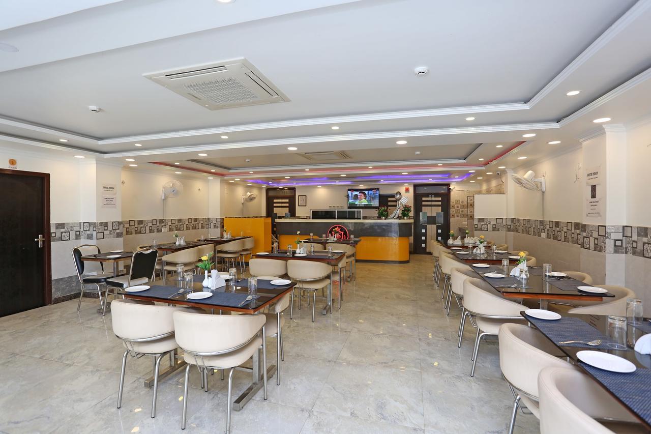 Oyo 11306 Ss Hotel Горакпур Екстериор снимка